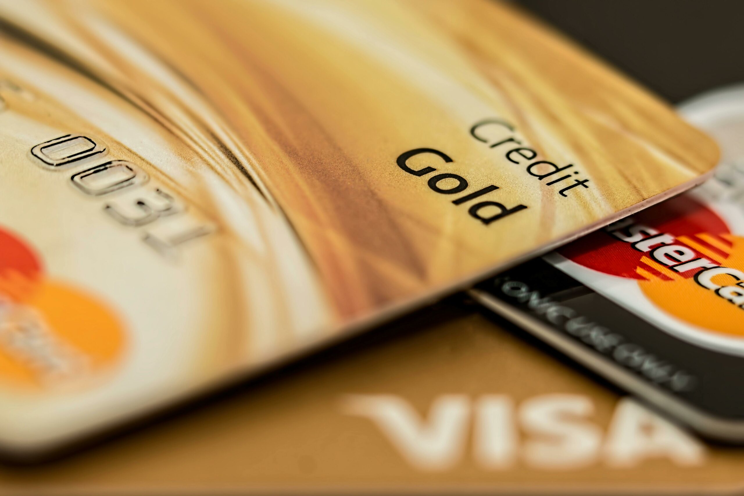 Vietato obbligo di conti correnti: carte di credito di conti